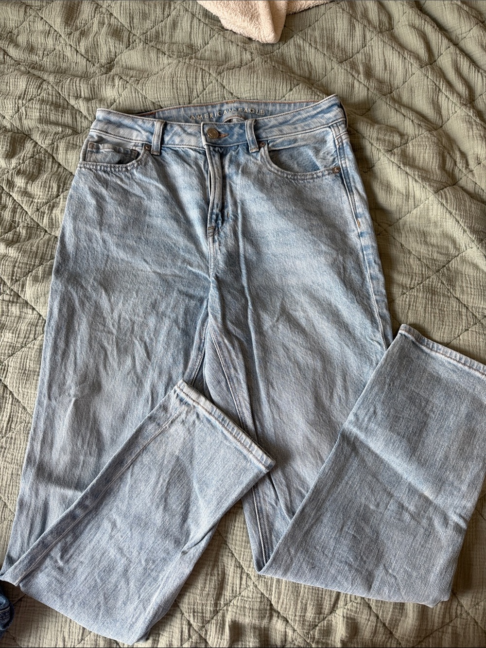 American Eagle Outfitters Light Wash Mid-Rise Straight Jeans